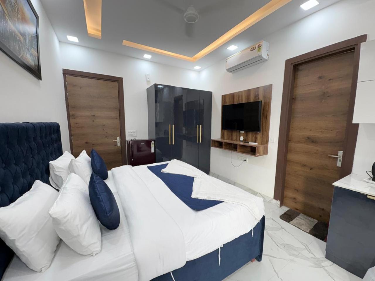 Pacific Inn Eco Central Gurgaon Extérieur photo