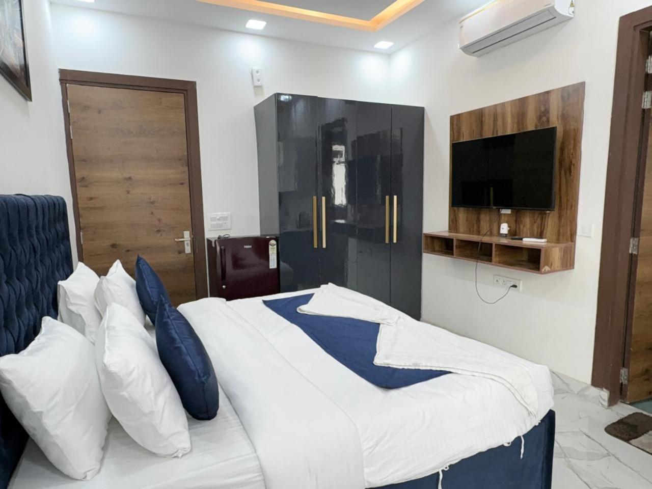 Pacific Inn Eco Central Gurgaon Extérieur photo
