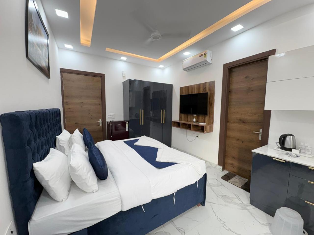 Pacific Inn Eco Central Gurgaon Extérieur photo