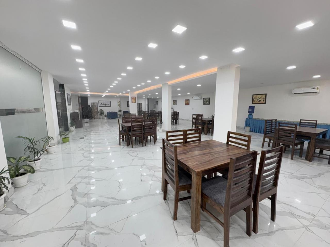 Pacific Inn Eco Central Gurgaon Extérieur photo