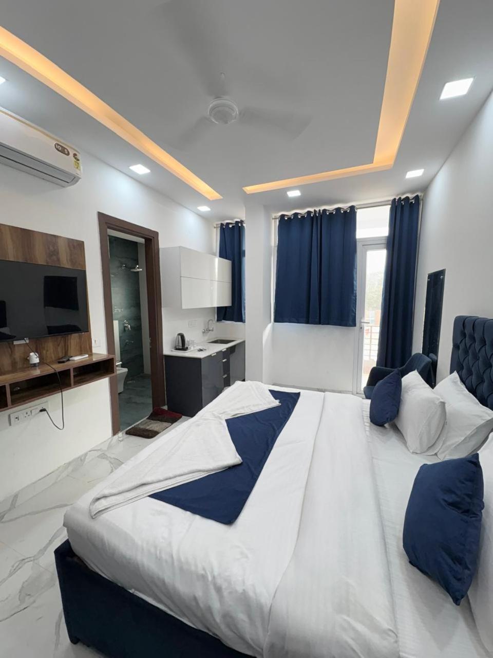 Pacific Inn Eco Central Gurgaon Extérieur photo