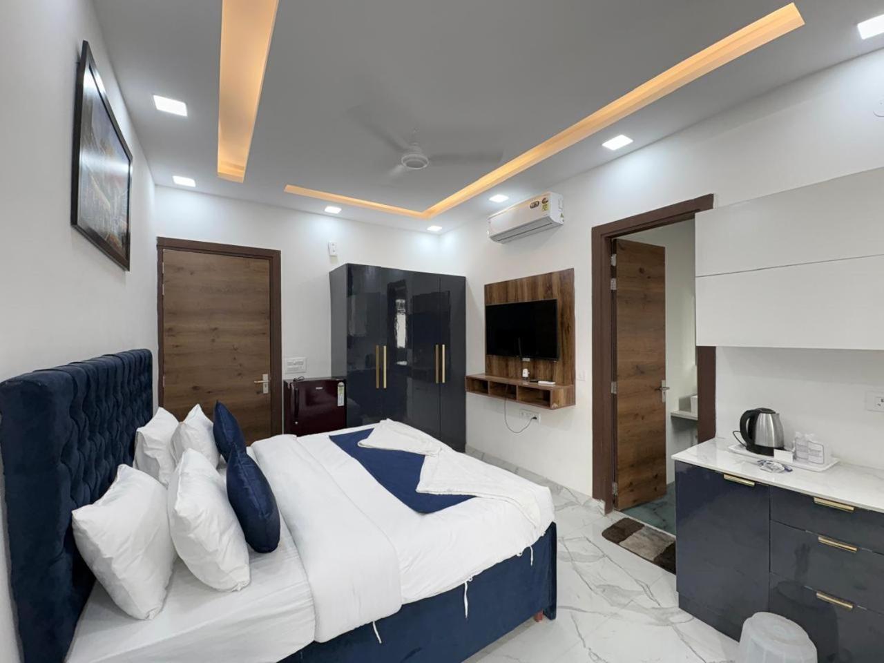 Pacific Inn Eco Central Gurgaon Extérieur photo