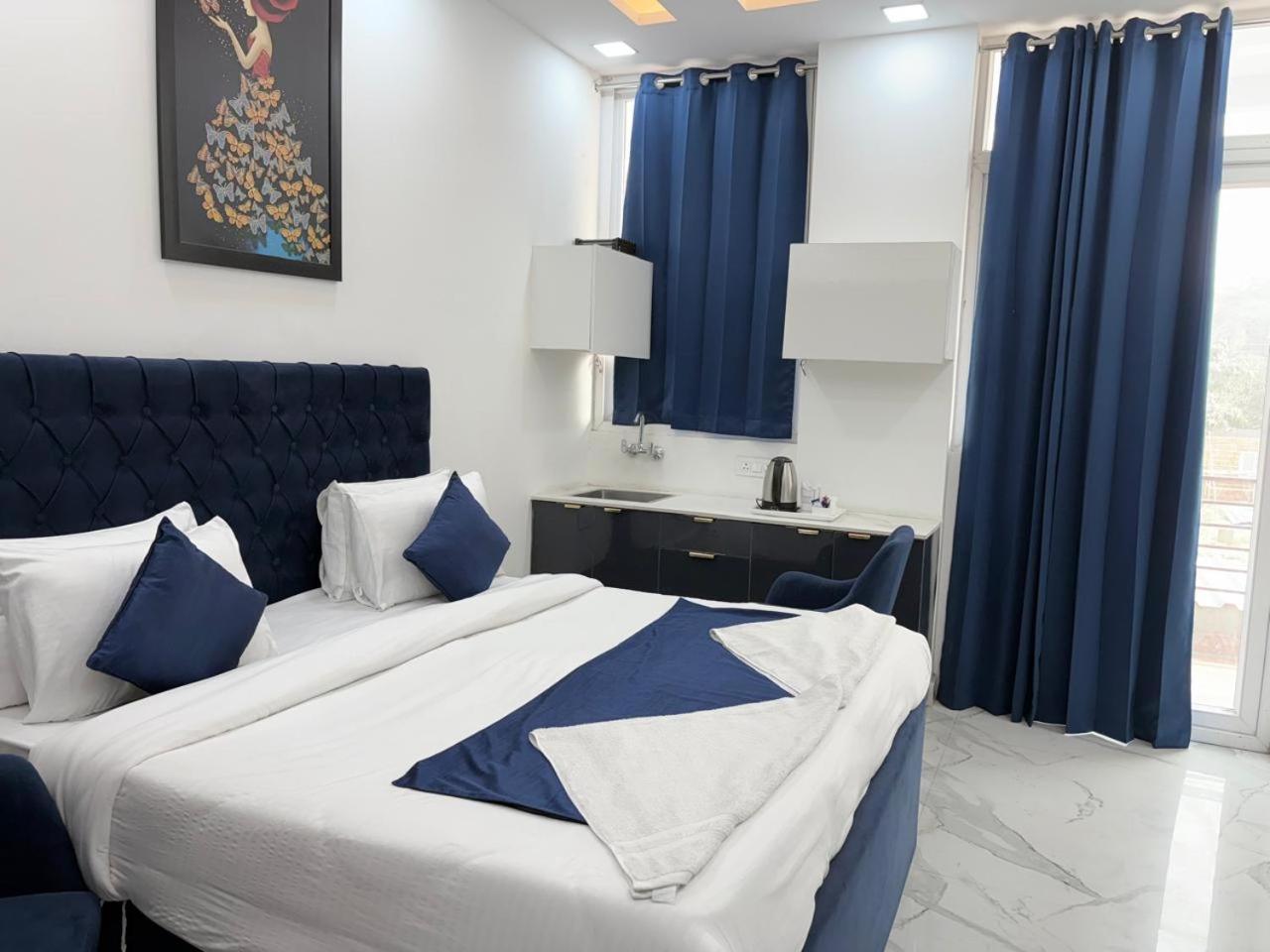 Pacific Inn Eco Central Gurgaon Extérieur photo