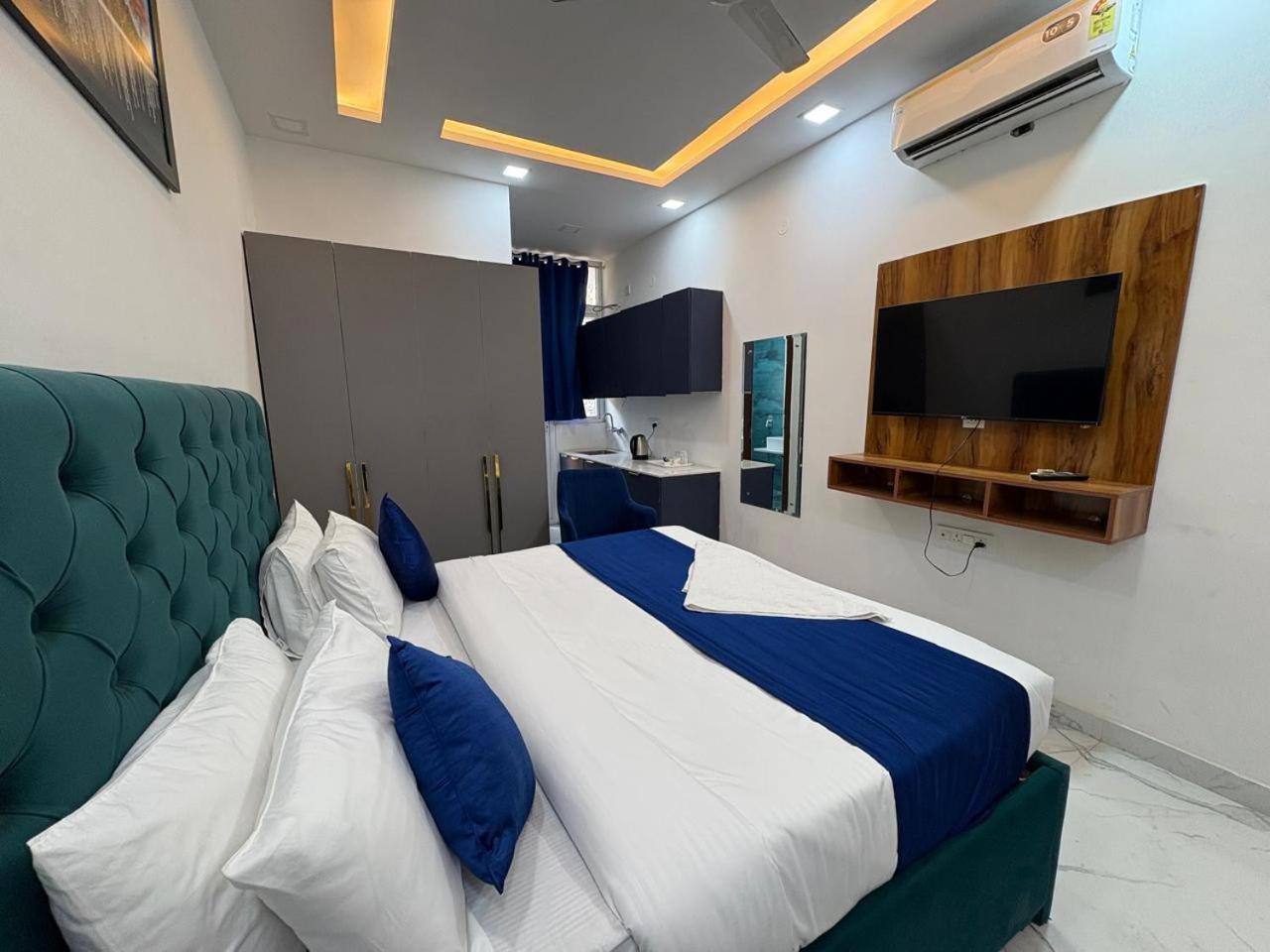 Pacific Inn Eco Central Gurgaon Extérieur photo