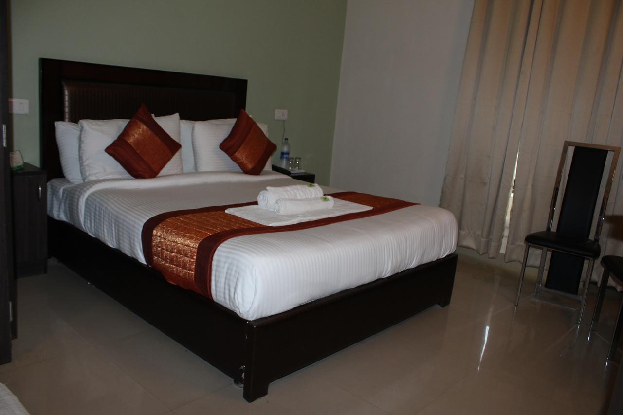 Pacific Inn Eco Central Gurgaon Extérieur photo