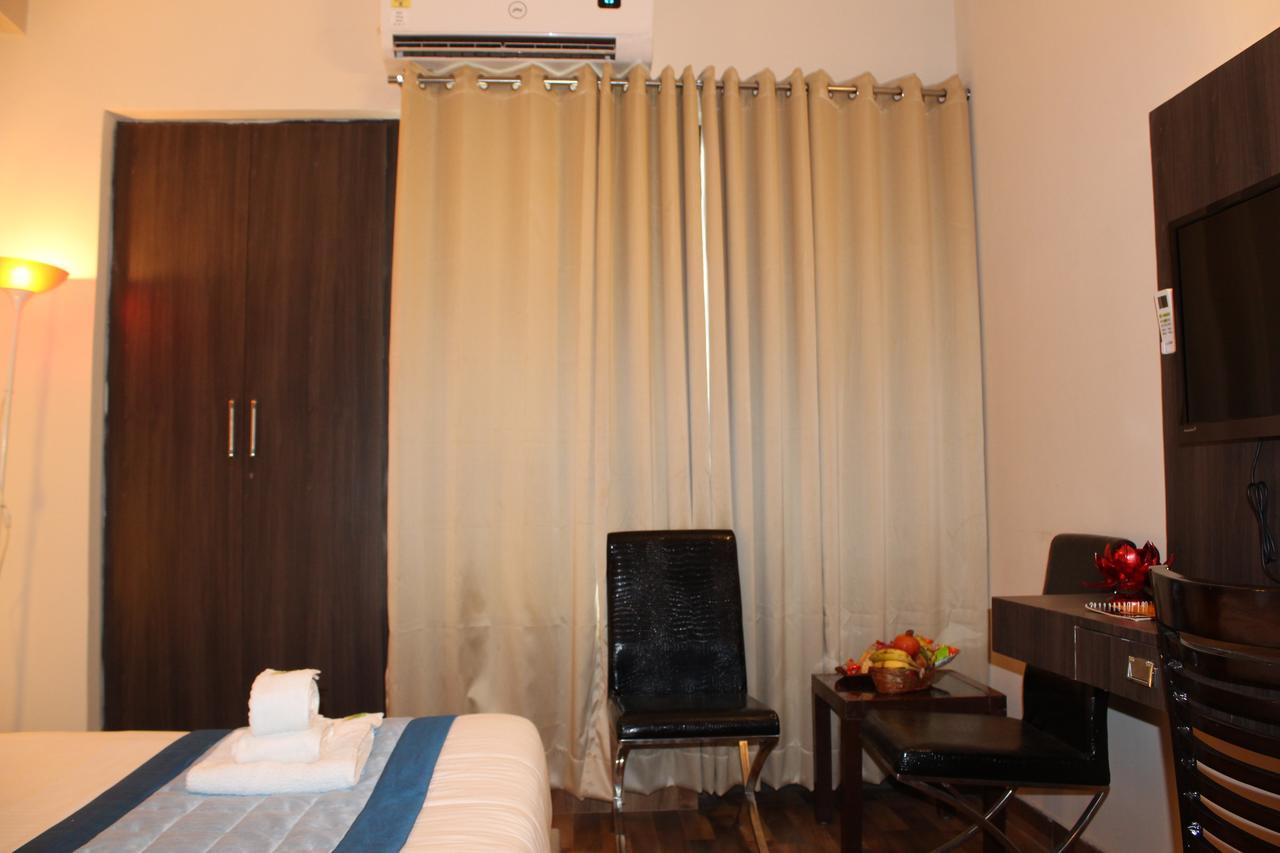Pacific Inn Eco Central Gurgaon Extérieur photo