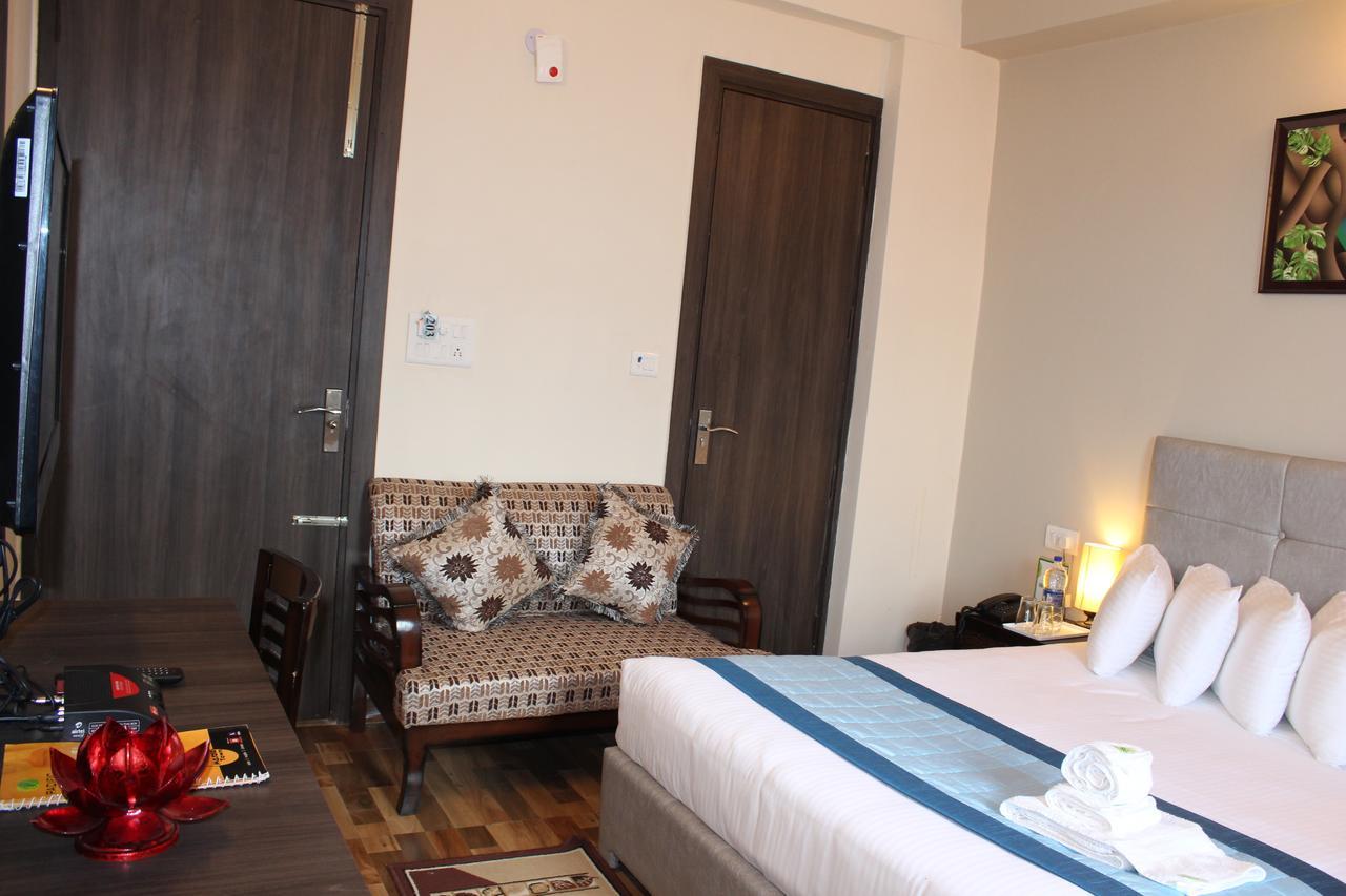 Pacific Inn Eco Central Gurgaon Extérieur photo