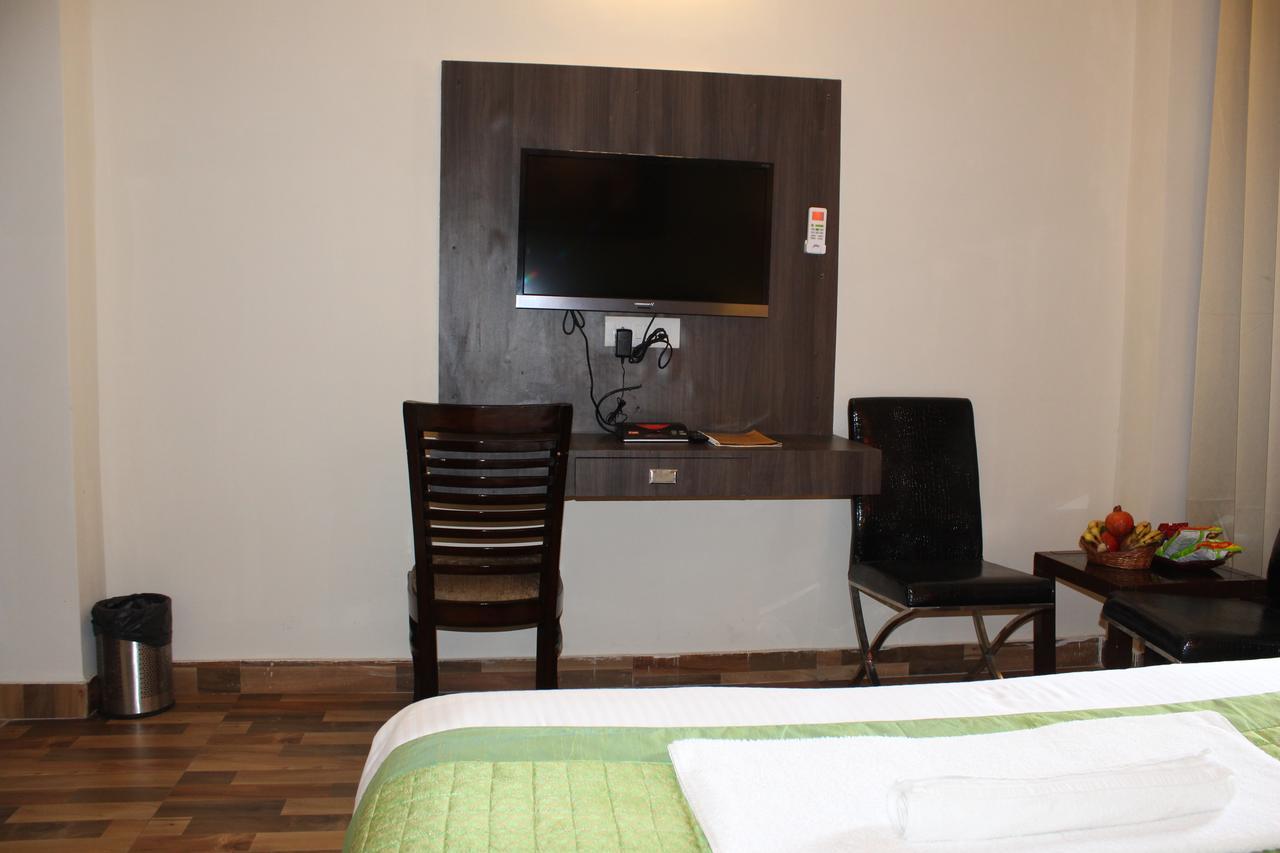 Pacific Inn Eco Central Gurgaon Extérieur photo