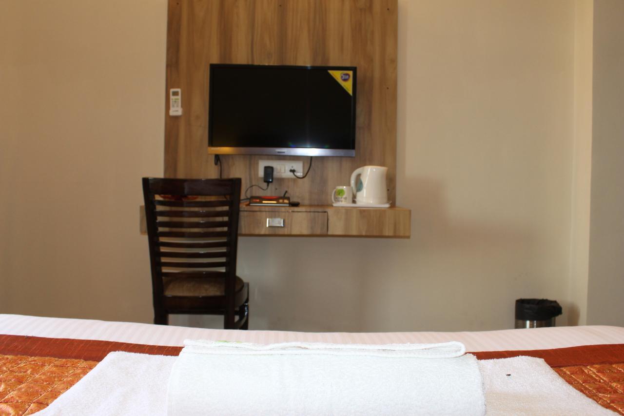 Pacific Inn Eco Central Gurgaon Extérieur photo