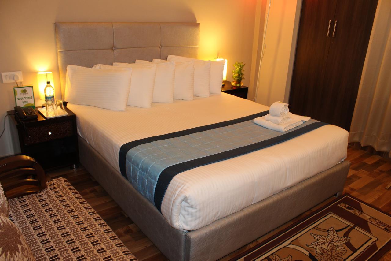 Pacific Inn Eco Central Gurgaon Extérieur photo
