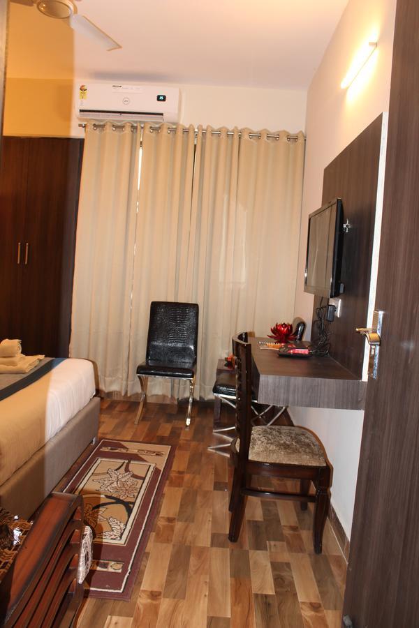 Pacific Inn Eco Central Gurgaon Extérieur photo