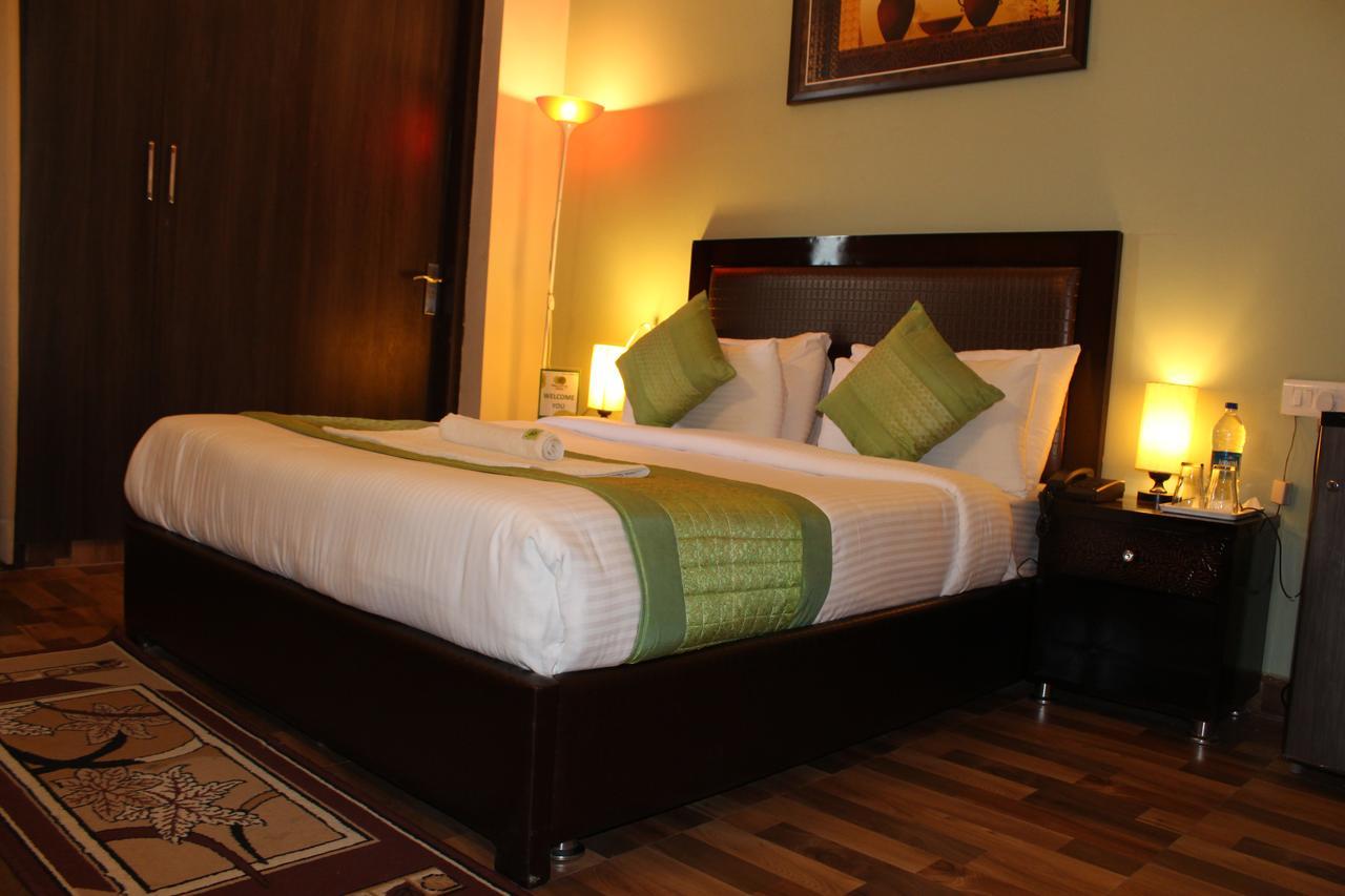 Pacific Inn Eco Central Gurgaon Extérieur photo
