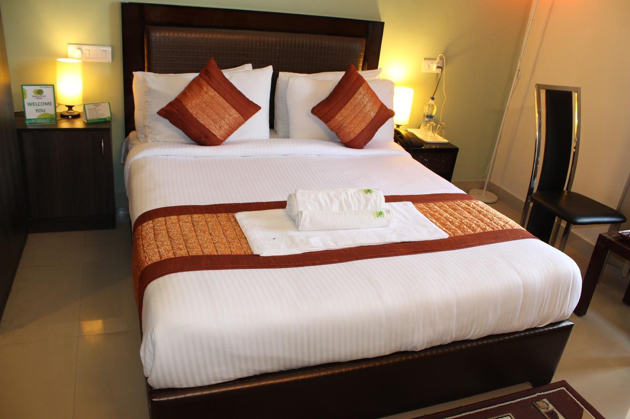 Pacific Inn Eco Central Gurgaon Extérieur photo
